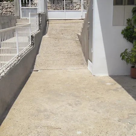 And By The Sea Zaostrog, Makarska - 2662 Pensionat